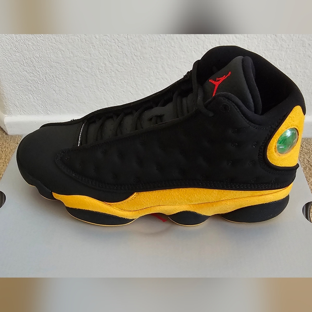 NIB Authentic Air Jordan 13 Retro men's in 9US rare